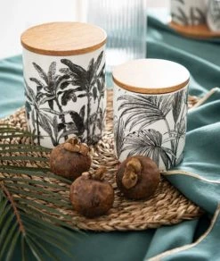 Maisons Du Monde Pot En Porcelaine Blanche Et Noire Imprimé Palmes Et Couvercle En Acacia H12 -Maisons Du Monde Boutique pot en porcelaine blanche et noire imprime palmes et couvercle en acacia h12 1000 1 28 214745 3